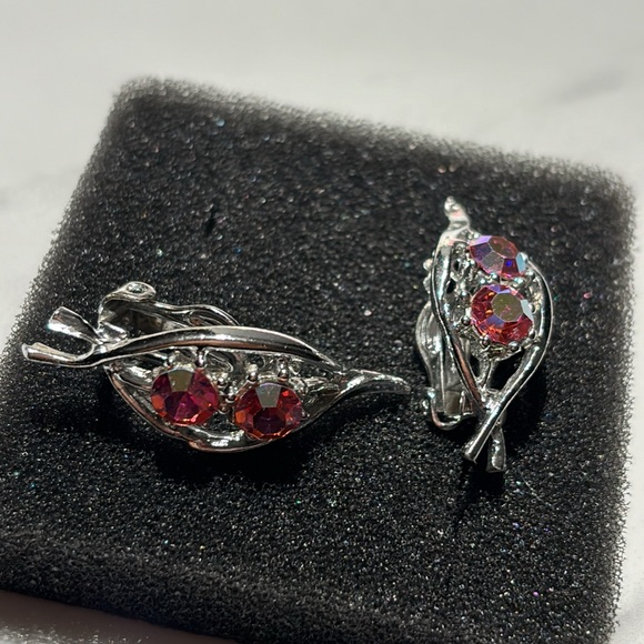 Vintage Clip on earrings - Picture 3 of 4